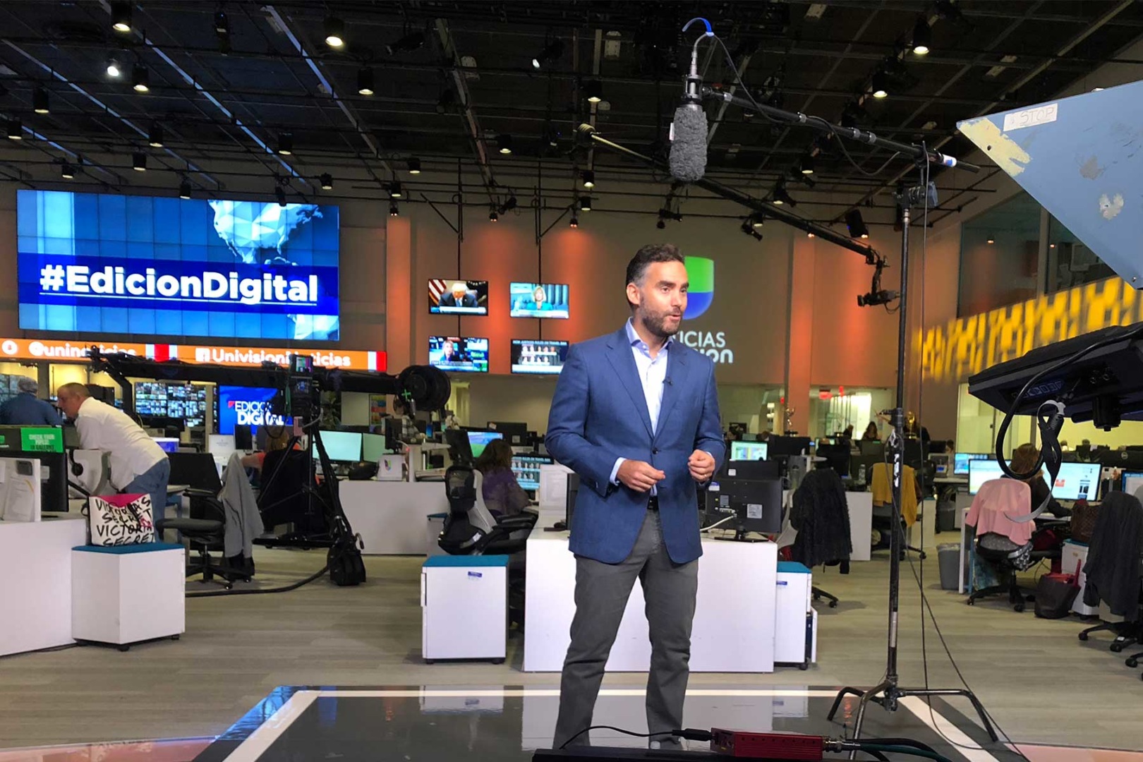 Enrique Acevedo, co-anchor of Univision’s Noticiero Univision Edición Nocturna