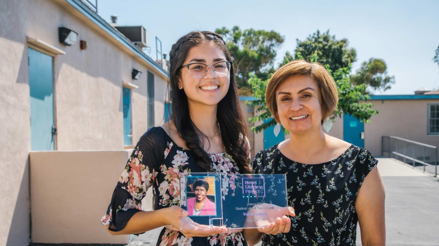 Valeria Luquin, winner of NLP’s 2019 Gwen Ifill Student of the Year Award, with her journalism teacher, Adriana Chavira.
