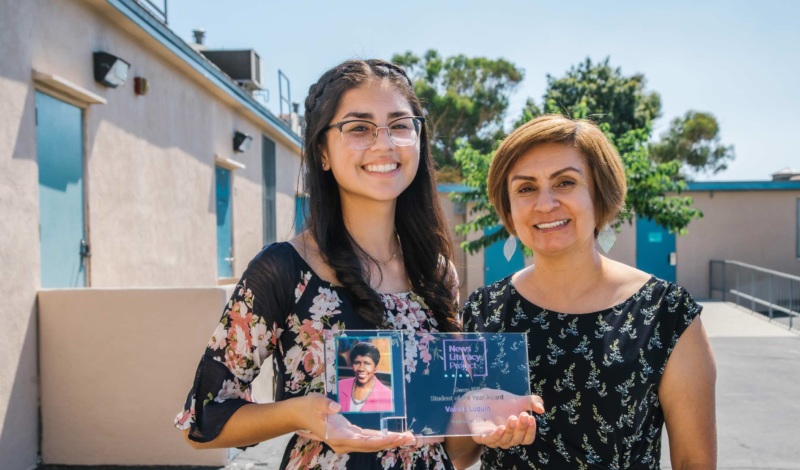 Valeria Luquin, winner of NLP’s 2019 Gwen Ifill Student of the Year Award, with her journalism teacher, Adriana Chavira.