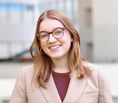 Headshot of Ellie Barnes