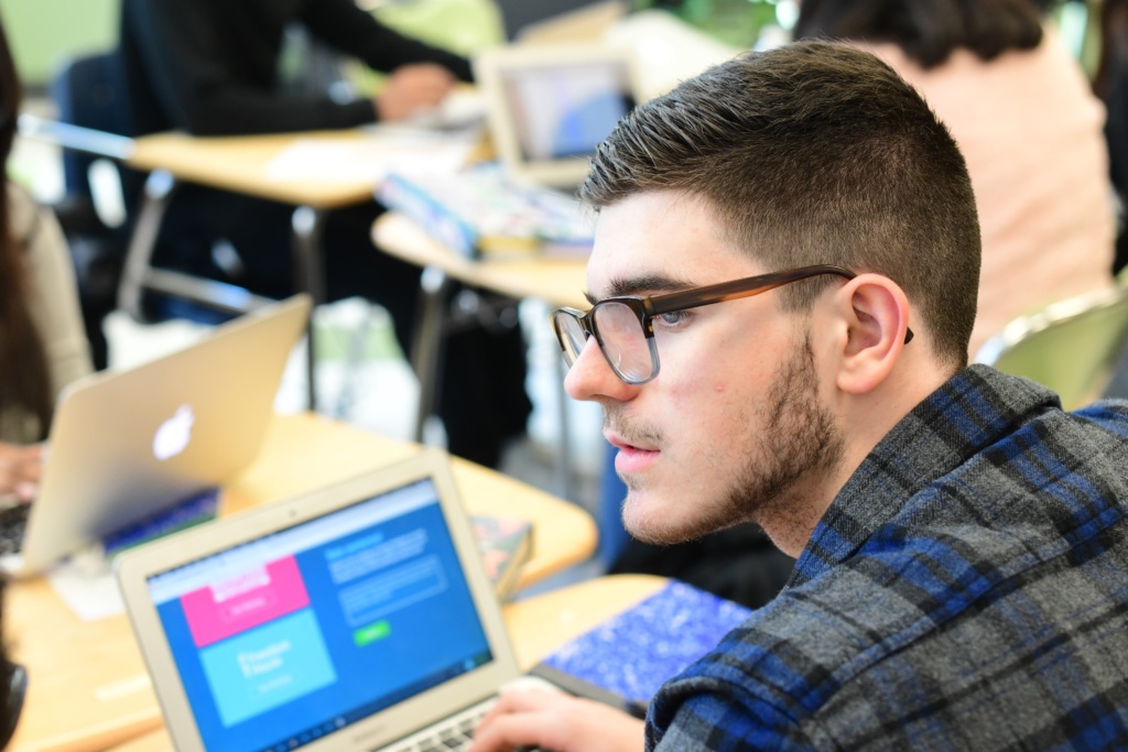 Students use Checkology in the classroom.