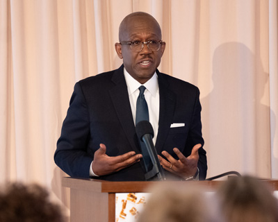 PierreThomas-400x320 - The News Literacy Project Pierre Thomas speaking at a podium to audience.